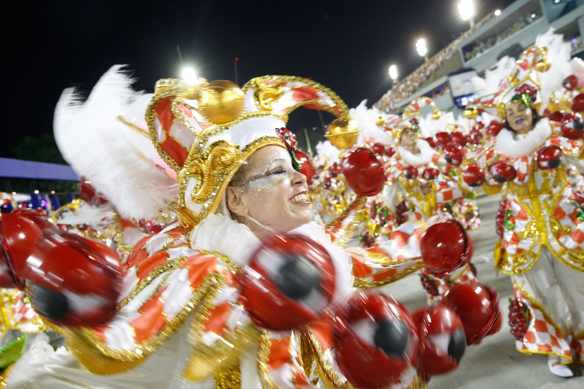 Tânia Rêgo; Agência Brasil Rio de Janeiro - Desfile da União da Ilha no segundo dia de apresentações do Grupo Especial das Escolas de Samba do Rio, na Sapucaí (Tânia Rêgo/Agência Brasil)