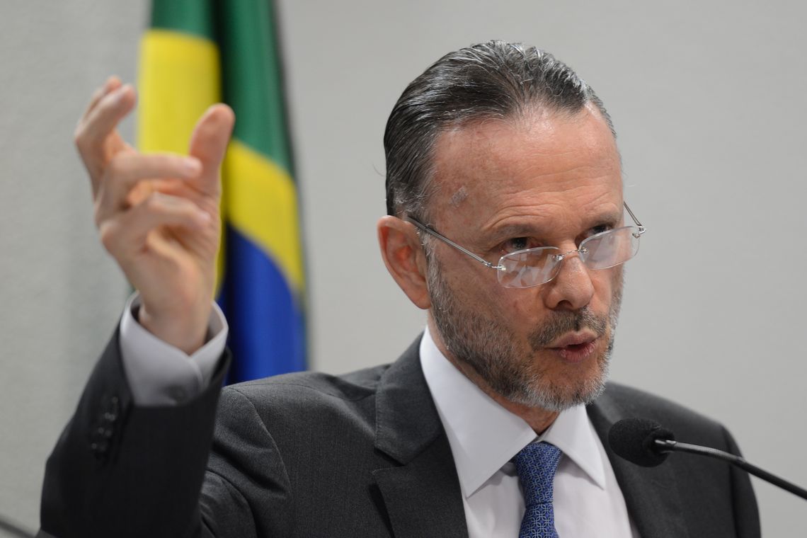 BrasÃlia - Audiência das Comissões de Relações Exteriores e Defesa Nacional e de Assuntos Econômicos para ouvir o presidente do BNDES, Luciano Coutinho sobre operações internacionais. (Marcelo Camargo/Agência Brasil)