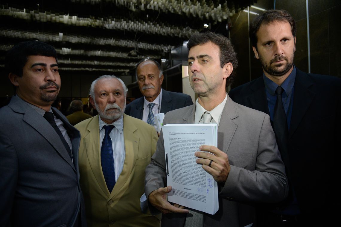 Fernando Frazão/Agência Brasil Rio de Janeiro - Deputados da bancada do PSOL protocolam pedido de impeachment do governador Luiz Fernando Pezão na Assembléia Legislativa do Estado do Rio de Janeiro ( Fernando Frazão/Agência Brasil)