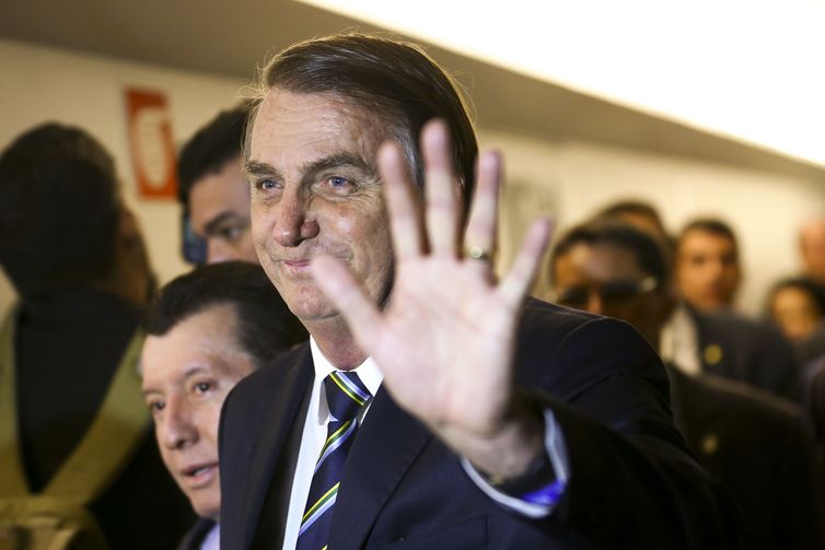 O presidente Jair Bolsonaro vai  Cmara dos Deputados para entregar ao presidente Rodrigo Maia o projeto de lei que altera o Cdigo de Trnsito Brasileiro.