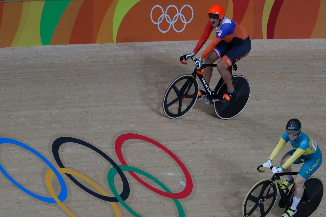 Fernando Frazão/Agência Brasil Rio de Janeiro - A holandesa Elis Ligtlee ganha medalha de ouro ao vencer a corrida Keirin de ciclismo no Velódromo dos Jogos Rio 2016, no Parque Olímpico. (Fernando Frazão/Agência Brasil)