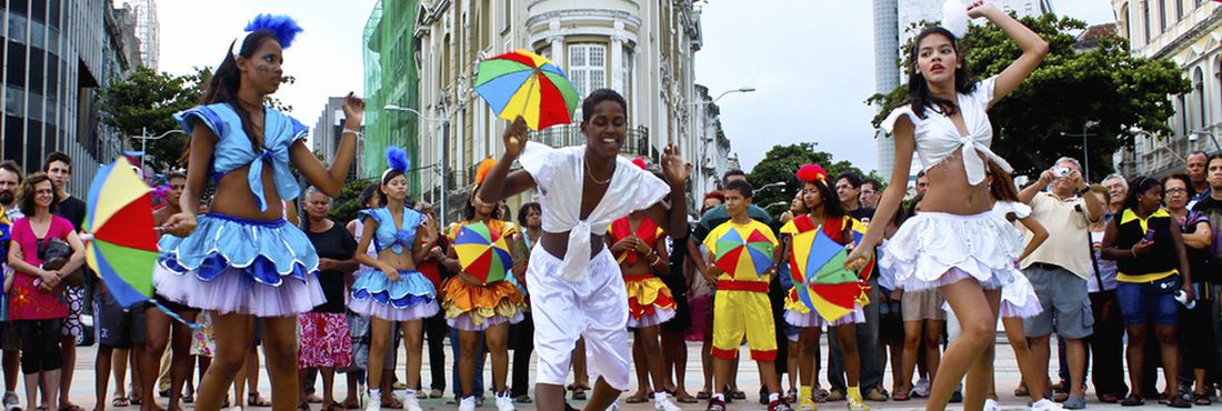 Carnaval do Recife O frevo é a estrela do Carnaval, mas não é o único ritmo que o folião vai ouvir no Recife.