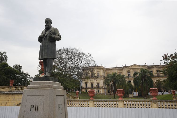 Tânia Rêgo/Agência Brasil/Agência Brasil Incêndio no Museu Nacional, na Quinta da Boa Vista, que completa um mês amanhã (2)