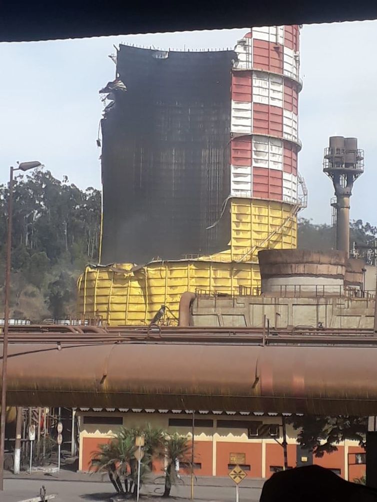 Explosão em um gasômetro da Usina de Ipatinga, em Minas Gerais.