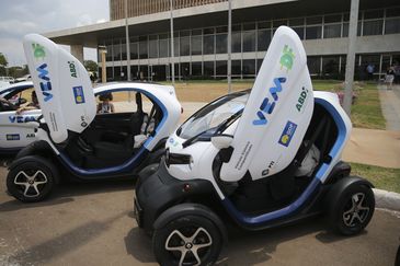 O Governo do Distrito Federal, a Agência Brasileira de Desenvolvimento Industrial e o Parque Tecnológico Itaipu lançam no Palácio do Buriti,o projeto de compartilhamento de veículos elétricos para frotas públicas VEM DF
