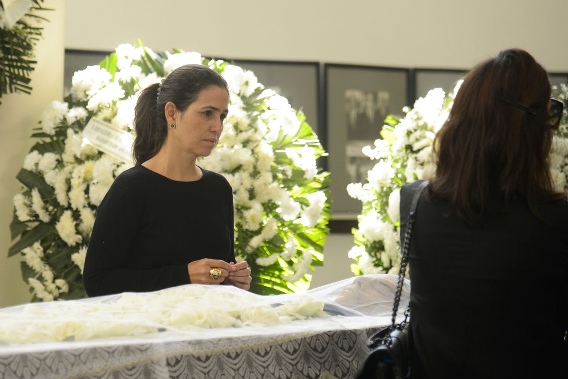 Tomaz Silva/Agência Brasil Familiares e amigos se despedem do jornalista Paulo Henrique Amorim, corpo é velado na Associação Brasileira de Imprensa (ABI), no centro do Rio.