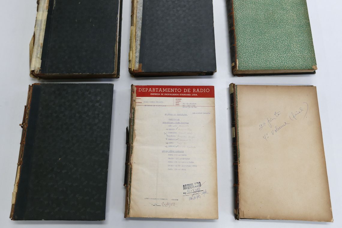 Tânia Rêgo/Agência Brasil Fotos dos roteiros da primeira radionovela produzida no Brasil que conquistou recentemente, a certificação da Unesco como bem cultural e social.