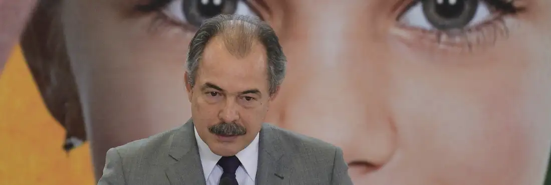 Mercadante no evento dos Royalties Cerimônia de sanção da lei que destina recursos dos royalties do petróleo para educação e saúde, no Palácio do Planalto. Na foto, o ministro da Educação, Aloizio Mercadant