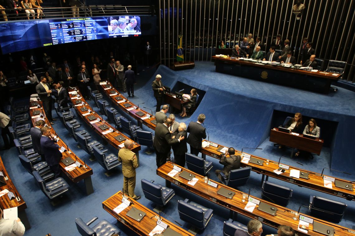 Fabio Rodrigues Pozzebom/Agência Brasil Presidente do Senado, Davi Alcolumbre, preside sessão de votação do PL 1645/19 que trata da reestruturação da carreira e aposentadoria dos militares.