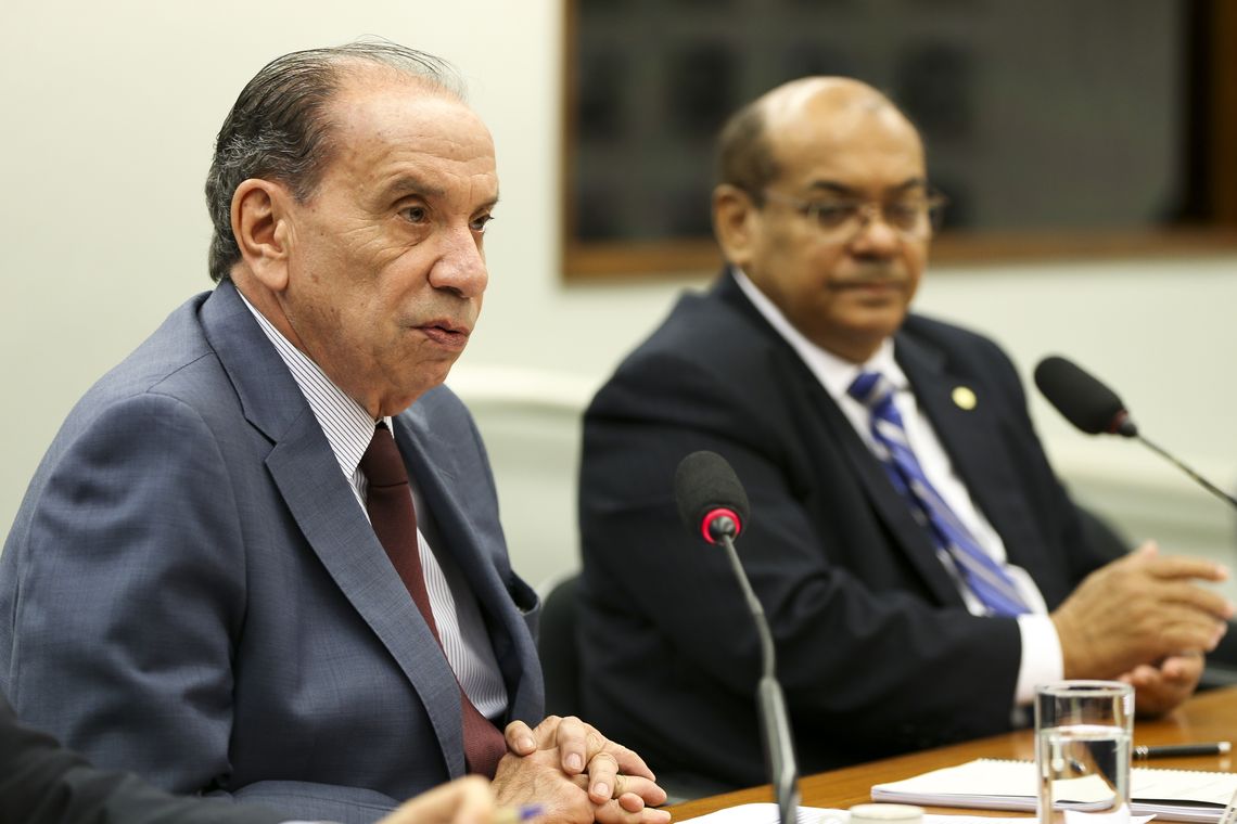 Marcelo Camargo/Agência Brasil O ministro das Relações Exteriores, Aloysio Nunes Ferreira, e o deputado Nilson Pinto durante audiência pública na Comissão de Relações Exteriores e Defesa Nacional da Câmara.