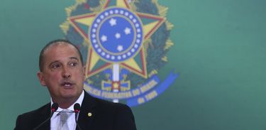 O ministro da Casa Civil, Onyx Lorenzoni, discursa na solenidade de transmissão de cargos, no Palácio do Planalto.