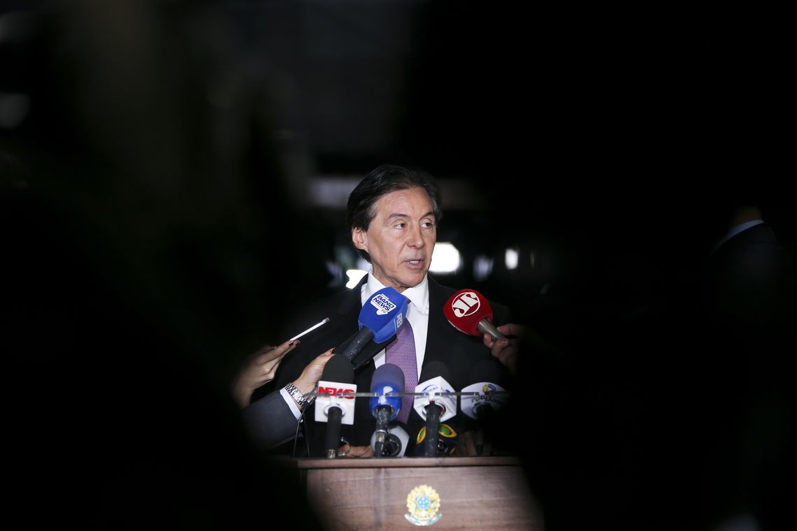 Marcelo Camargo/Agência Brasil Brasília - O presidente do Senado, Eunício Oliveira, fala à imprensa ao chegar ao Congresso Nacional (Marcelo Camargo/Agência Brasil)