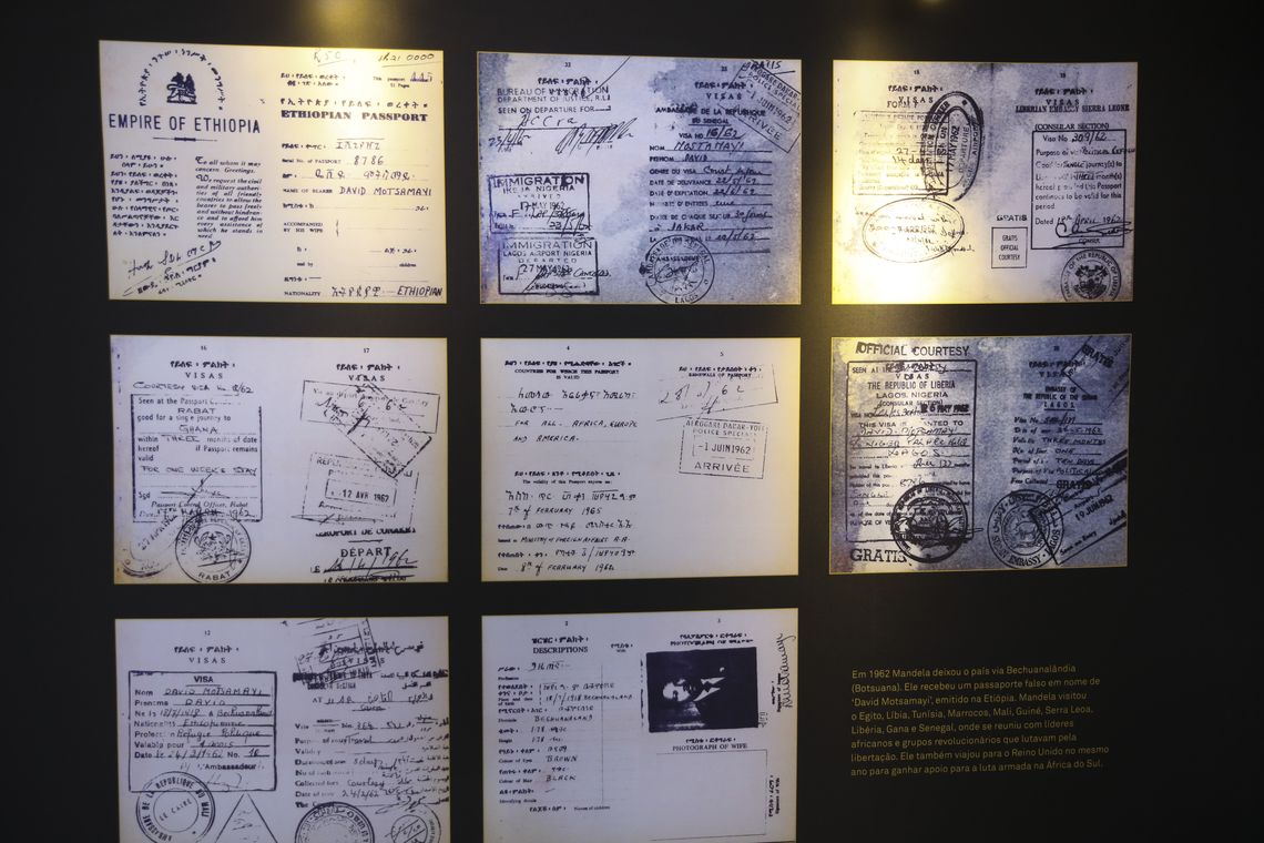 José Cruz/Agência Brasil Exposição Centenário Mandela, no Palácio Itamaraty. A mostra apresenta a trajetória do ativista (Nelson Mandela) que combateu o regime do apartheid e tornou-se o primeiro presidente negro da África do Sul.