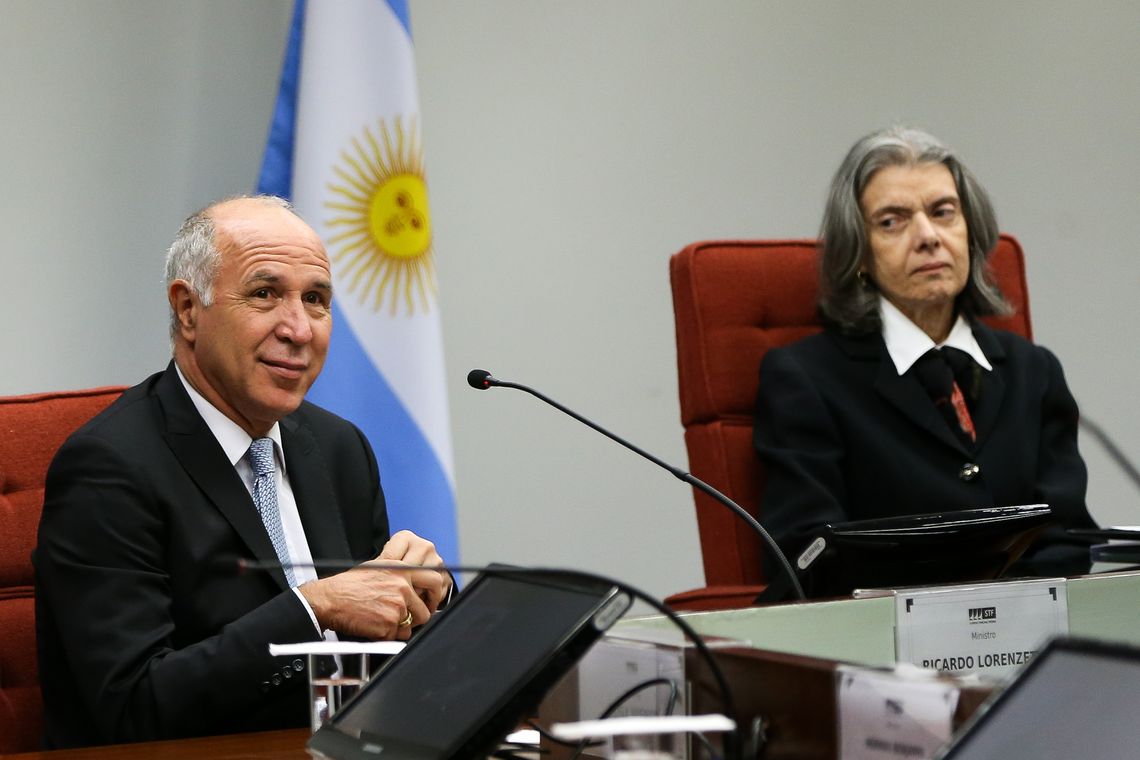 Marcelo Camargo/Agência Brasil Brasília - O presidente da Corte Suprema da Argentina, Ricardo Lorenzetti, e a presidente do STF, Cármen Lúcia, durante a palestra Audiências Públicas, Participação Social e Implementação de Direitos Fundamentais – A experiência da Corte