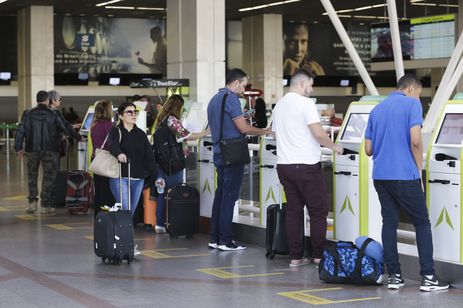 Representantes do Procon, Prodecon, MPDFT e OAB-DF participam da Blitz Nacional dos Aeroportos para fiscalizar a cobrança da franquia de bagagem, no Aeroporto Internacional de Brasília.