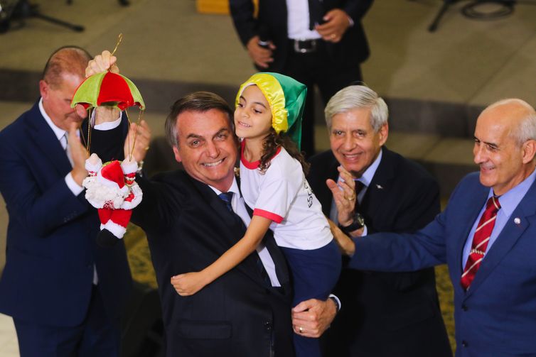 O presidente Jair Bolsonaro, sua filha Laura e a primeira dama Michele Bolsonaro, participam da Cantata de Natal no Palácio do Planalto
