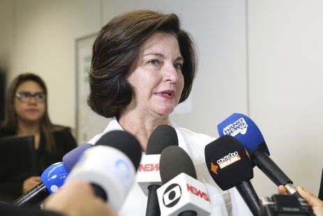 A procuradora-geral da República, Raquel Dodge, dá entrevista após visita ao Centro de Divulgação das Eleições.