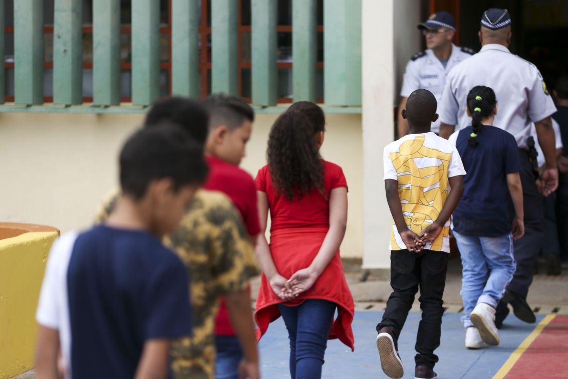 Marcelo Camargo/Agência Brasil Primeiro dia de aulas no CED 01 da Estrutural, uma das escolas públicas do DF onde foi implementado o modelo cívico-militar.