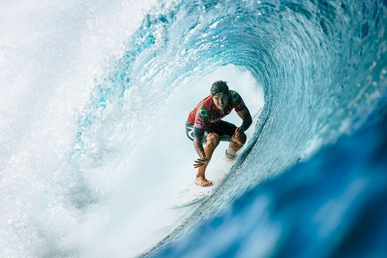 OAHU, UNITED STATES - DECEMBER 11: Two-time WSL Champion Gabriel Medina of Brazil advances to Round 4 of the 2019 Billabong Pipe Masters after winning Heat 9 of Round 3 at Pipeline on December 11, 2019 in Oahu, United States. (Photo by Ed Sloane
