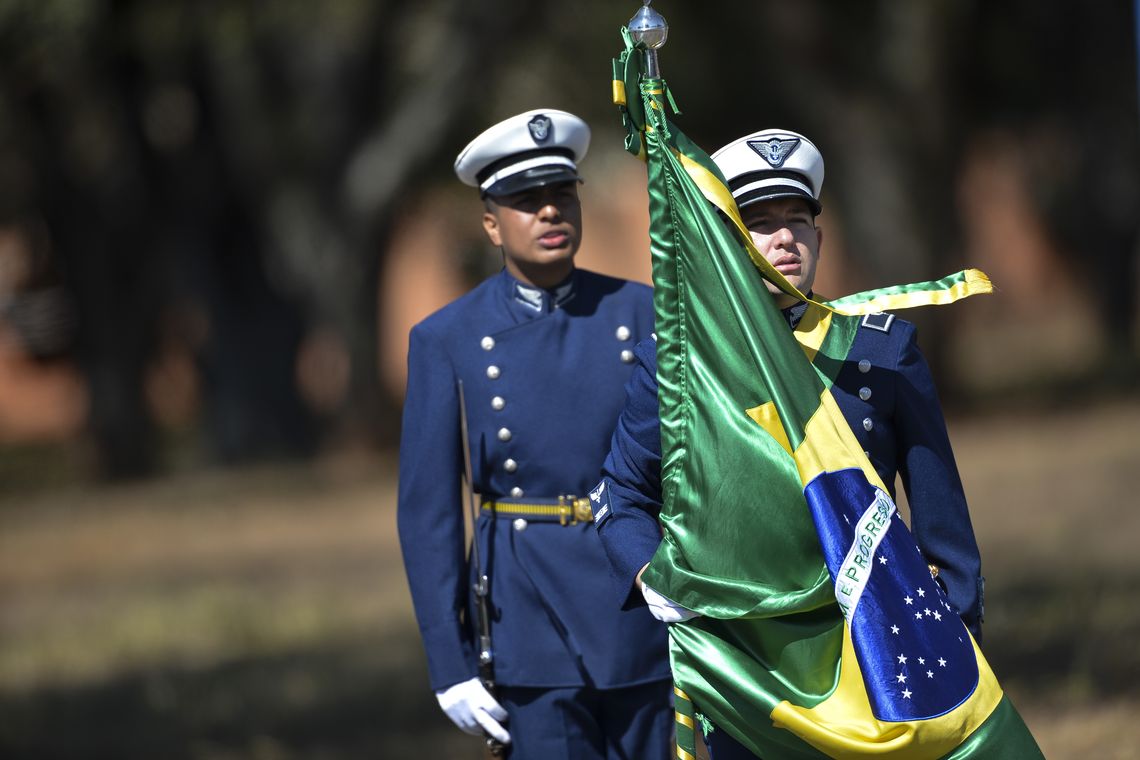 Marcelo Camargo/Agência Brasil A Força Aérea Brasileira (FAB) realiza evento comemorativo dos 146 anos de nascimento de Alberto Santos-Dumont, Patrono da Aeronáutica e Pai da Aviação.