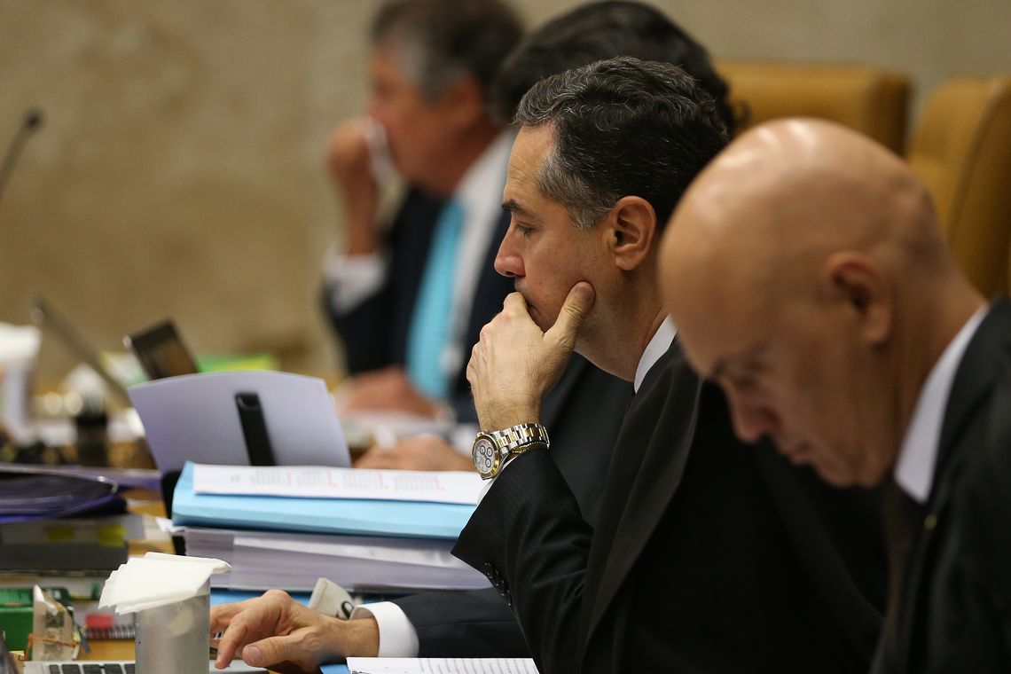 José Cruzr/Agência Brasil Brasília - O ministro do Supremo Tribunal Federal Roberto Barroso durante julgamento do pedido de habeas corpus do ex-presidente Lula (José Cruz/Agência Brasil)