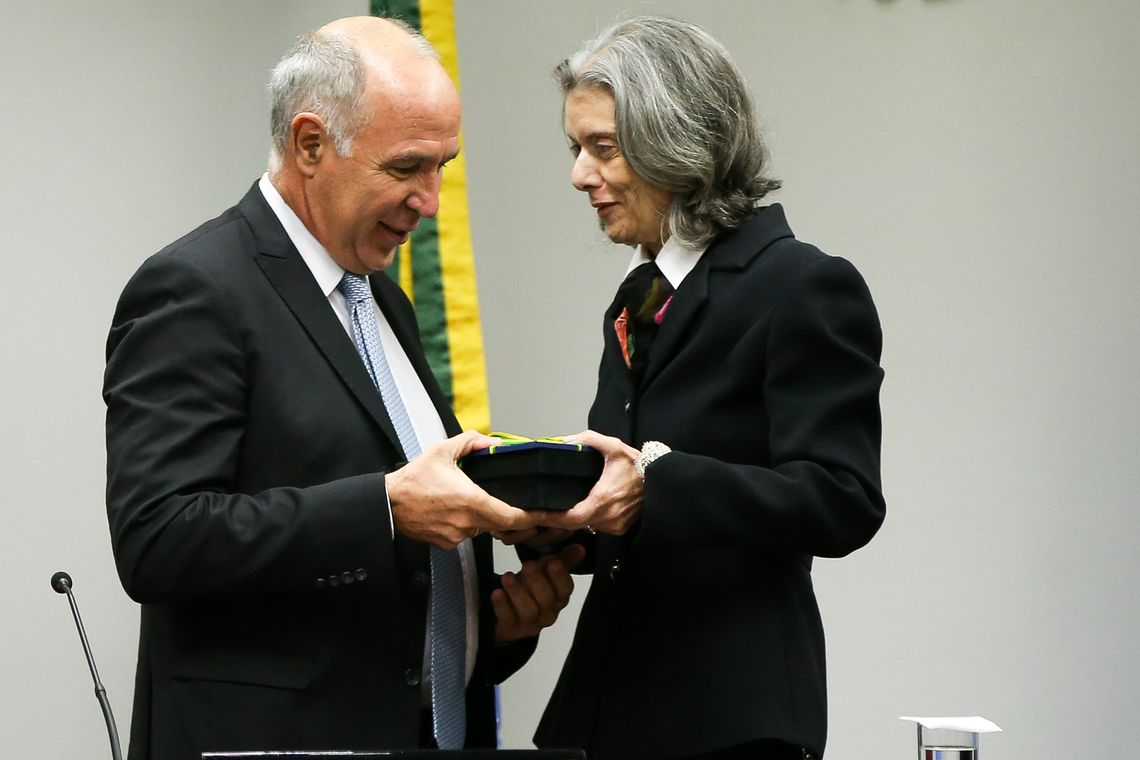 Marcelo Camargo/Agência Brasil Brasília - O presidente da Corte Suprema da Argentina, Ricardo Lorenzetti, e o ministro do STF Edson Fachin durante a palestra Audiências Públicas, Participação Social e Implementação de Direitos Fundamentais – A experiência da Corte