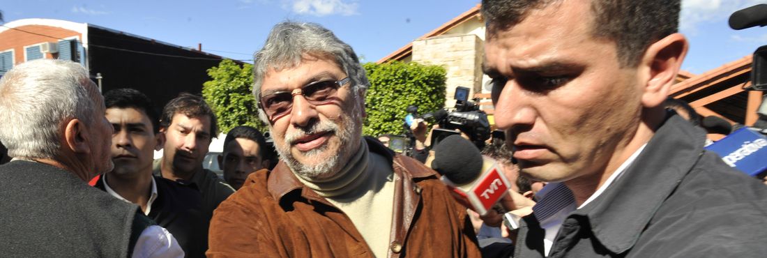 Imagem - Em mensagem à população, Lugo sinaliza que voltará à política em 2013 Em mensagem à população, Lugo sinaliza que voltará à política em 2013
