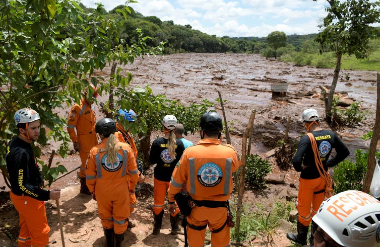 Rescue workers are seen after a dam, owned by Brazilian miner Vale SA, burst in Brumadinho, Brazil January 26, 2019. REUTERS/Washington Alves