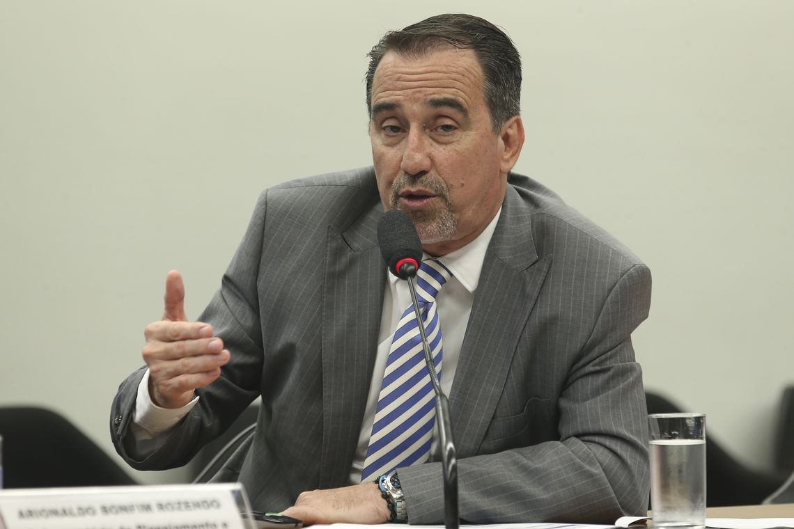 Antonio Cruz/Agência Brasil O ministro da Saúde, Gilberto Occhi, participa de audiência pública na Comissão Mista de Orçamento (CMO) sobre indicadores e o desempenho orçamentário do Sistema Único de Saúde (SUS) nos dois primeiros quadrimestres do ano.