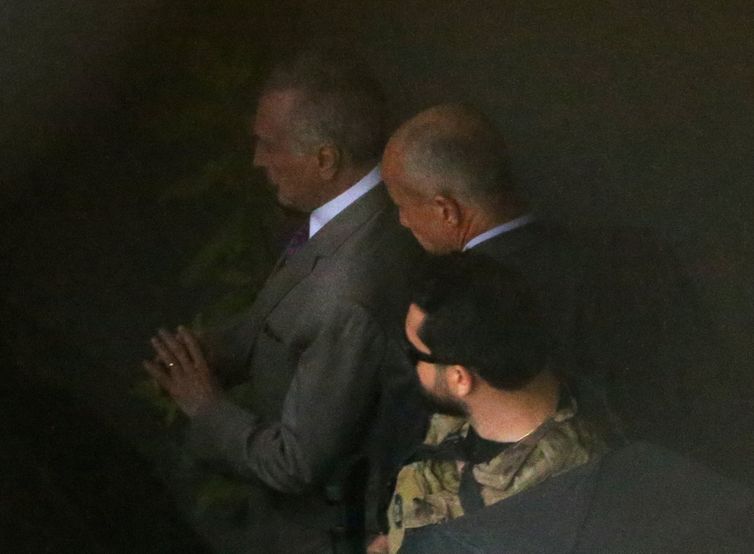 O ex-presidente Michel Temer foi preso preventivamente, em São Paulo. A Polícia Federal (PF) levou Temer para o Aeroporto Internacional de Guarulhos, de onde segue para o Rio de Janeiro. 