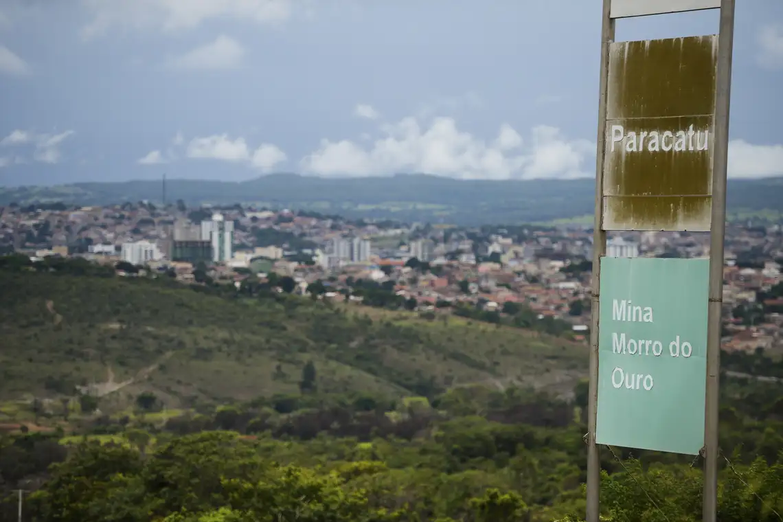 ABR A mineração no chamado Morro do Ouro, liderada pela empresa canadense Kinross Gold Corporation, representa a principal atividade industrial para a geração de emprego e renda na região (José Cruz/Agência Brasil)