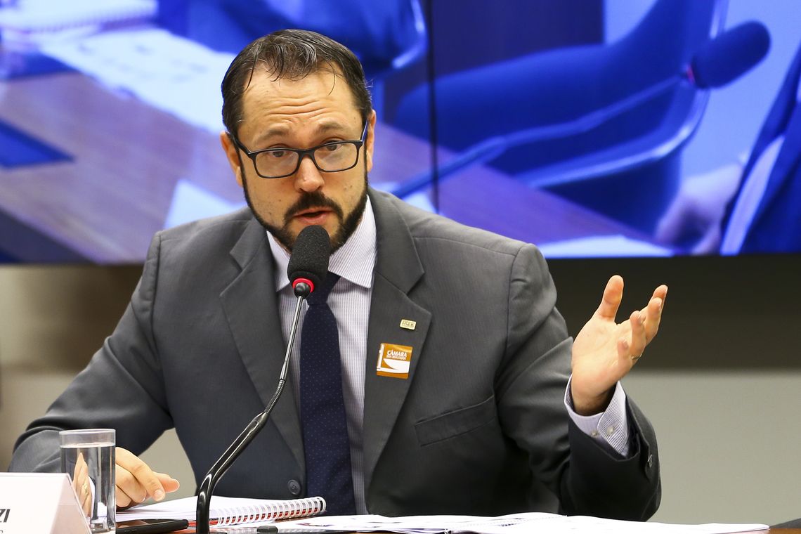 Marcelo Camargo/Agência Brasil O presidente do Instituto Nacional de Estudos e Pesquisas Educacionais Anísio Teixeira (Inep), Elmer Coelho Vicenzi, participa de audiência pública na Comissão de Educação da Câmara para debater as condições para realizar o Enem 2019.