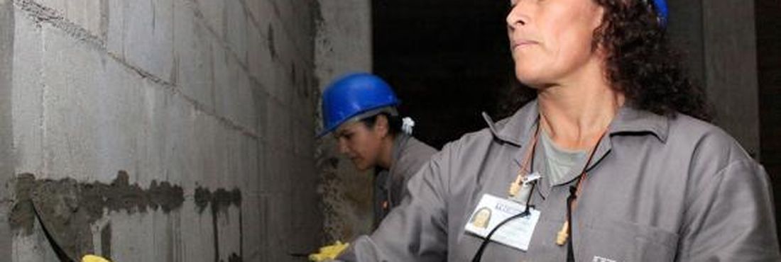 Projeto Mão na Massa Projeto Mão na Massa chega à 14ª edição, superando o total de mil mulheres capacitadas