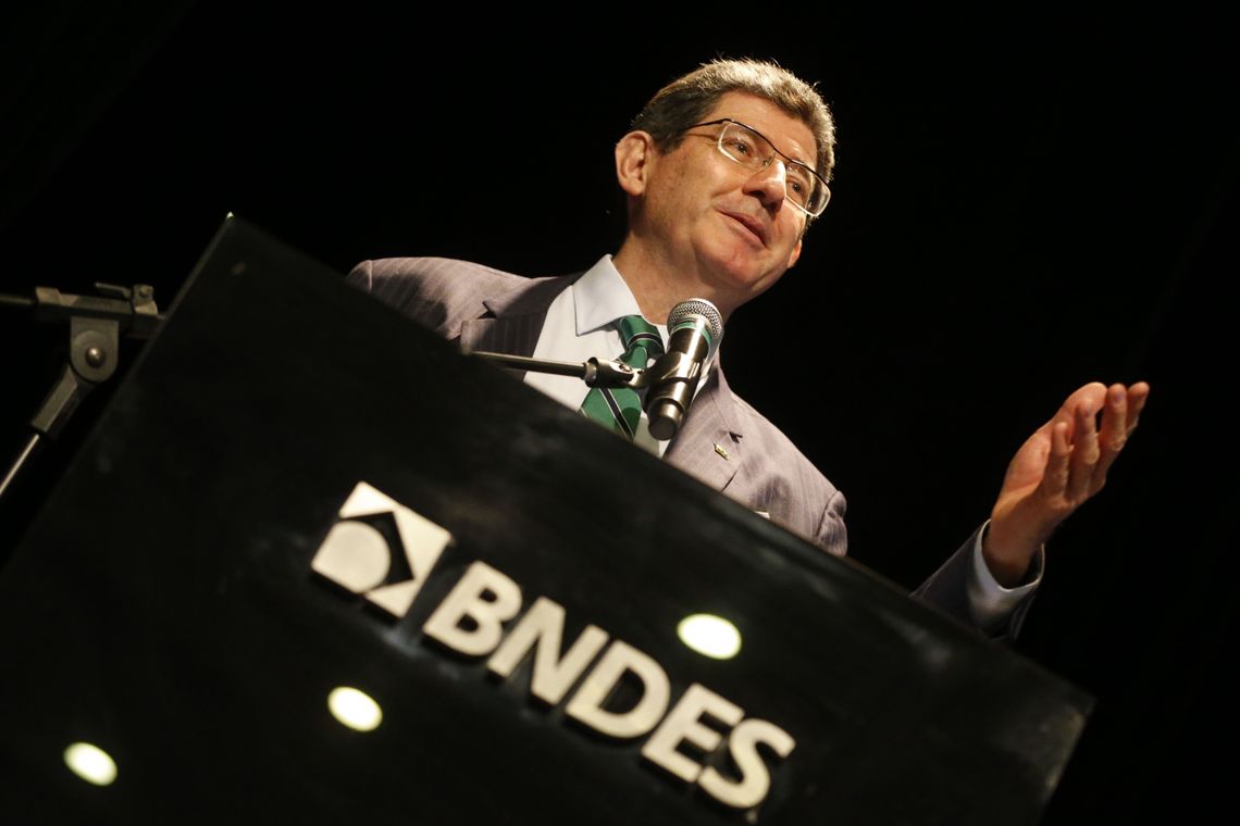 O novo presidente do Banco Nacional do Desenvolvimento Econômico e Social, Joaquim Levy, fala após recebe o cargo de seu antecessor, Dyogo Oliveira, em cerimônia realizada na sede da instituição, no Rio.