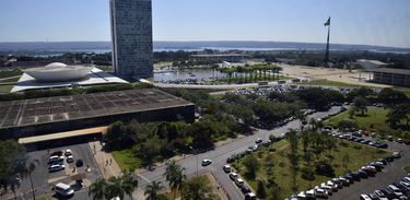 BrasÃlia - Para evitar confrontos entre manifestantes pró e contra impeachment a Secretaria de Segurança Pública do Distrito Federal delimitou área na Esplanada dos Ministérios (José Cruz/Agência Brasil)