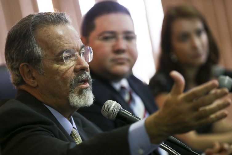 Brasília - O ministro Extraordinário da Segurança Pública, Raul Jungmann, preside reunião do Colégio de Defensores Públicos Federais, no Palácio da Justiça 