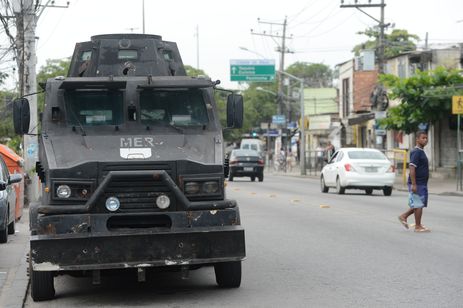 Fernando Frazão/Agência Brasil Rio de Janeiro - Tropas da PM circulam na Cidade de Deus, após operação no fim de semana, com queda de helicóptero e pelo menos 11 mortes (Fernando Frazão/Agência Brasil)