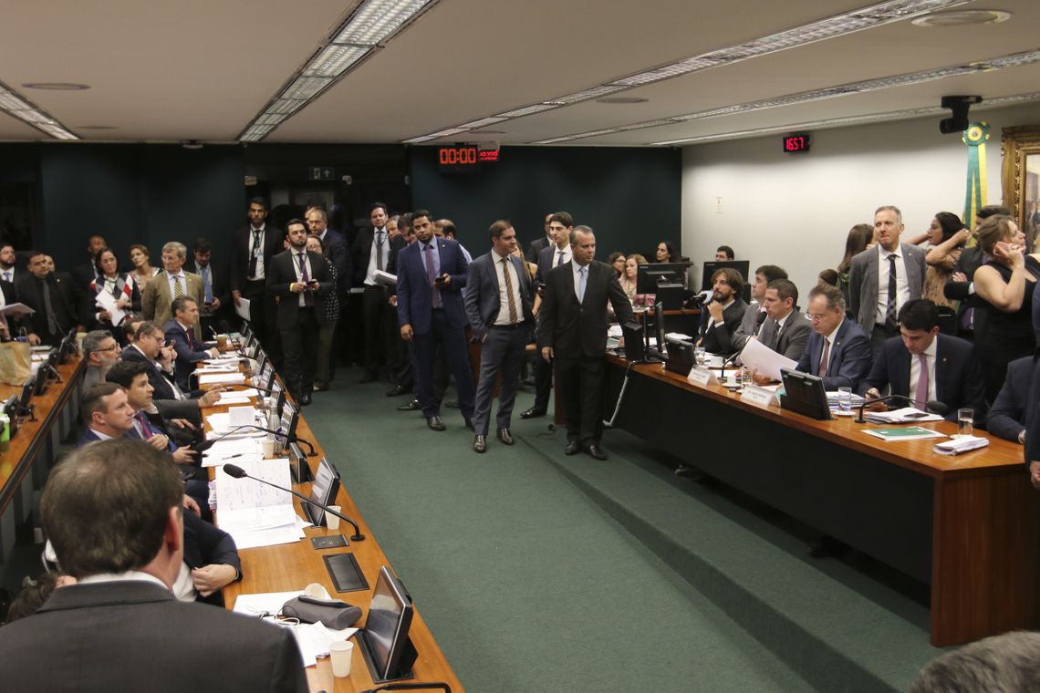 A Comissão Especial da reforma da Previdência (PEC 6/19) rejeitou, por 30 votos a 19, a criação de regras especiais de aposentadoria para guardas municipais e peritos criminais.