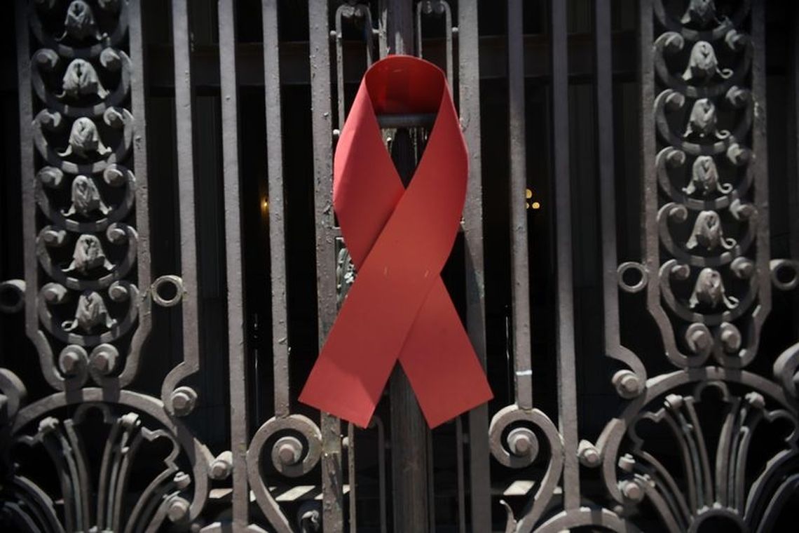 O Grupo Pela Vida, ONG que acolhe e orienta pessoas soropositivas, faz manifestação nas escadarias da Câmara Municipal do Rio, pelo Dia Mundial Contra a Aids (Tânia Rêgo/Agência Brasil)