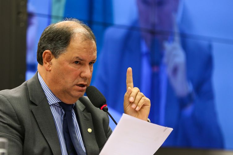 BrasÃlia - O presidente da CPI da Funai e Incra 2, Alceu Moreira, durante sessão para discutir relatório final dos trabalhos ( Marcelo Camargo/Agência Brasil)