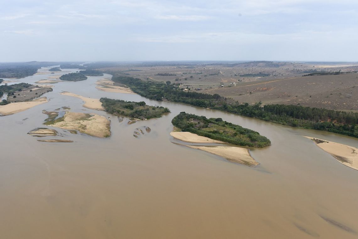 Linhares (ES) - A lama vinda das barragens da Samarco com rejeitos de mineração seguem ao longo do leito do Rio Doce em direção à sua foz, localizada em Regência, Linhares (Fred Loureiro/Secom ES)