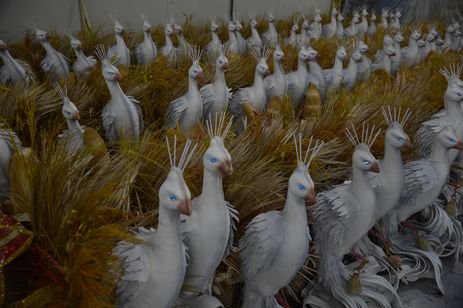 Detalhes de fantasias da Unidos da Tijuca, no barracão da agremiação na Cidade do Samba.
