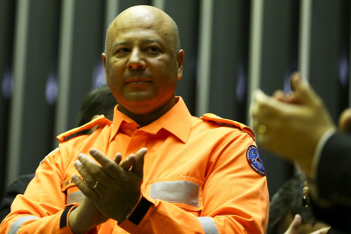 Marcelo Camargo/Agência Brasil O comandante do corpo de bombeiros de Minas Gerais, coronel Edgard Estevo da Silva, durante sessão Solene em homenagem às vítimas, aos militares do Corpo de Bombeiros de Minas Gerais e demais profissionais que socorreram e resgataram as vítimas