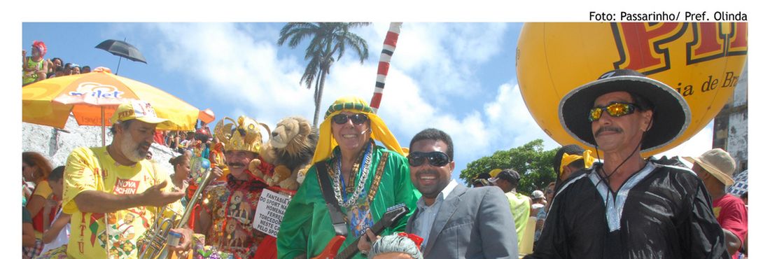 Carnaval de Olinda Bloco do Bacalhau do Batata sai na manhã da Quarta-feira de Cinzas