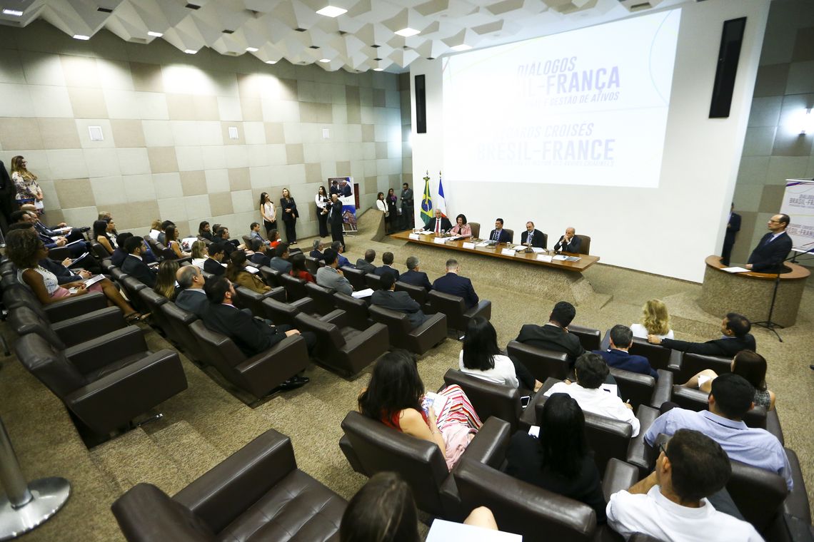 Marcelo Camargo/Agência Brasil A procuradora-geral da República, Raquel Dodge, e o ministro da Justiça e Segurança Pública, Sergio Moro, participam do seminário Diálogos Brasil-França: Persecução Penal e Gestão de Ativos, no Ministério da Justiça.