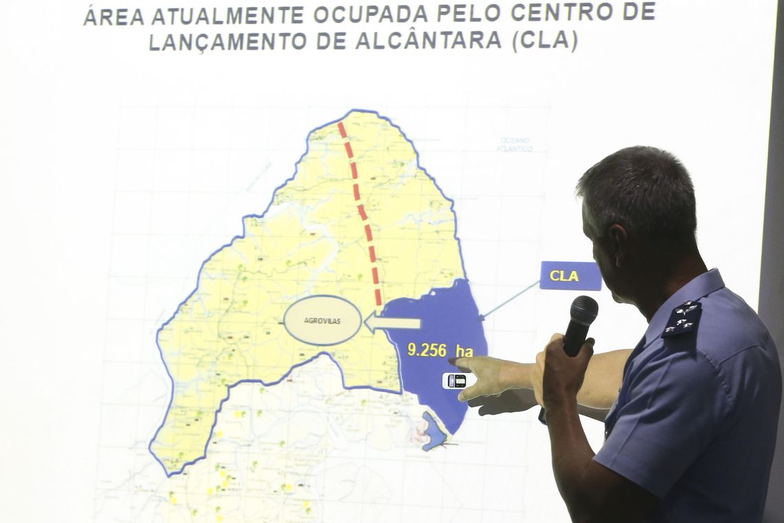 Valter Campanato/Agência Brasil O major-brigadeiro Luiz Fernando de Aguiar, presidente da Comissão de Coordenação de Implantação de Sistemas Espaciais, durante coletiva de imprensa no Centro de Lançamento de Alcântara (CLA), no Maranhão