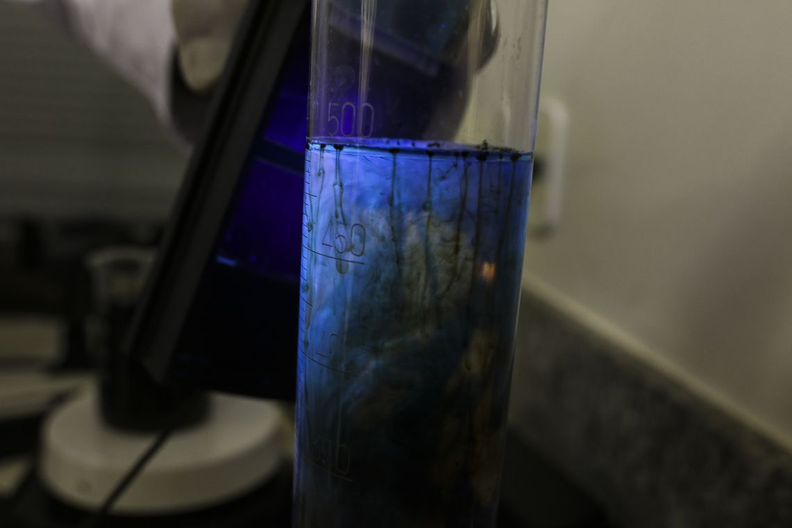 Marcello Casal JrAgência Brasil O Instituto de Química da UNB, em parceria com a Embrapa, desenvolveu uma nanotecnologia capaz de incrementar a produtividade das plantas, aumentar o valor nutritivo dos alimentos, a substância Krill A32.