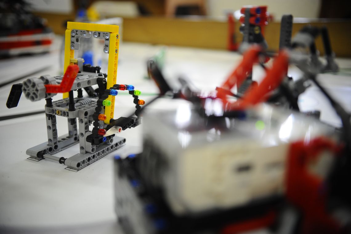 Estudantes do grupo de robótica do Liceu Franco Brasileiro disputam em Curitiba (PR), a etapa regional do certame internacional First Lego League de Robótica, cujo tema, este ano, é educação (Tomaz Silva/Agência Brasil)