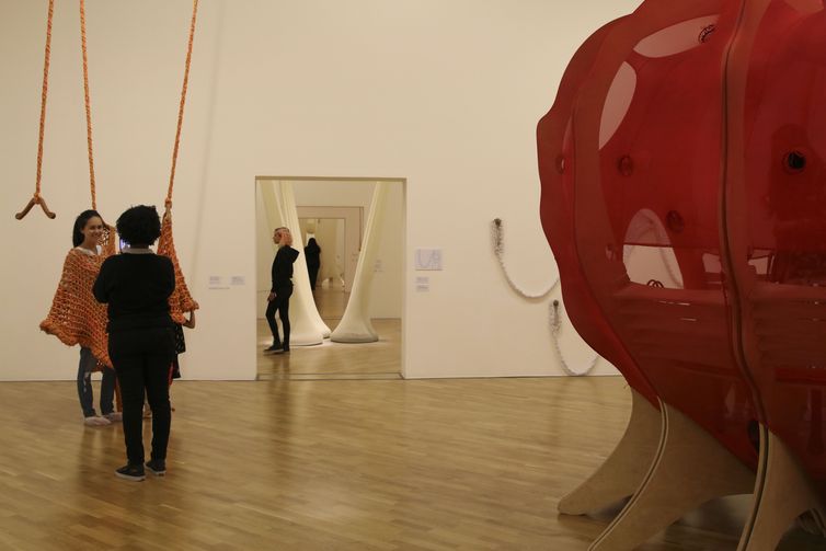 Exposição Ernesto Neto: Sopro, na Pinacoteca.