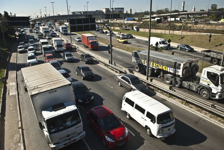 Trânsito congestionado na Marginal do Tietê